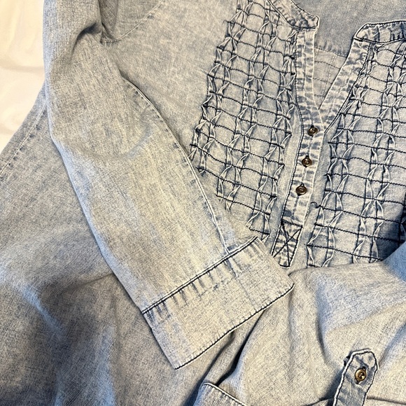 Women’s SOLD Tantrums lightweight denim shirt large - Picture 5 of 11